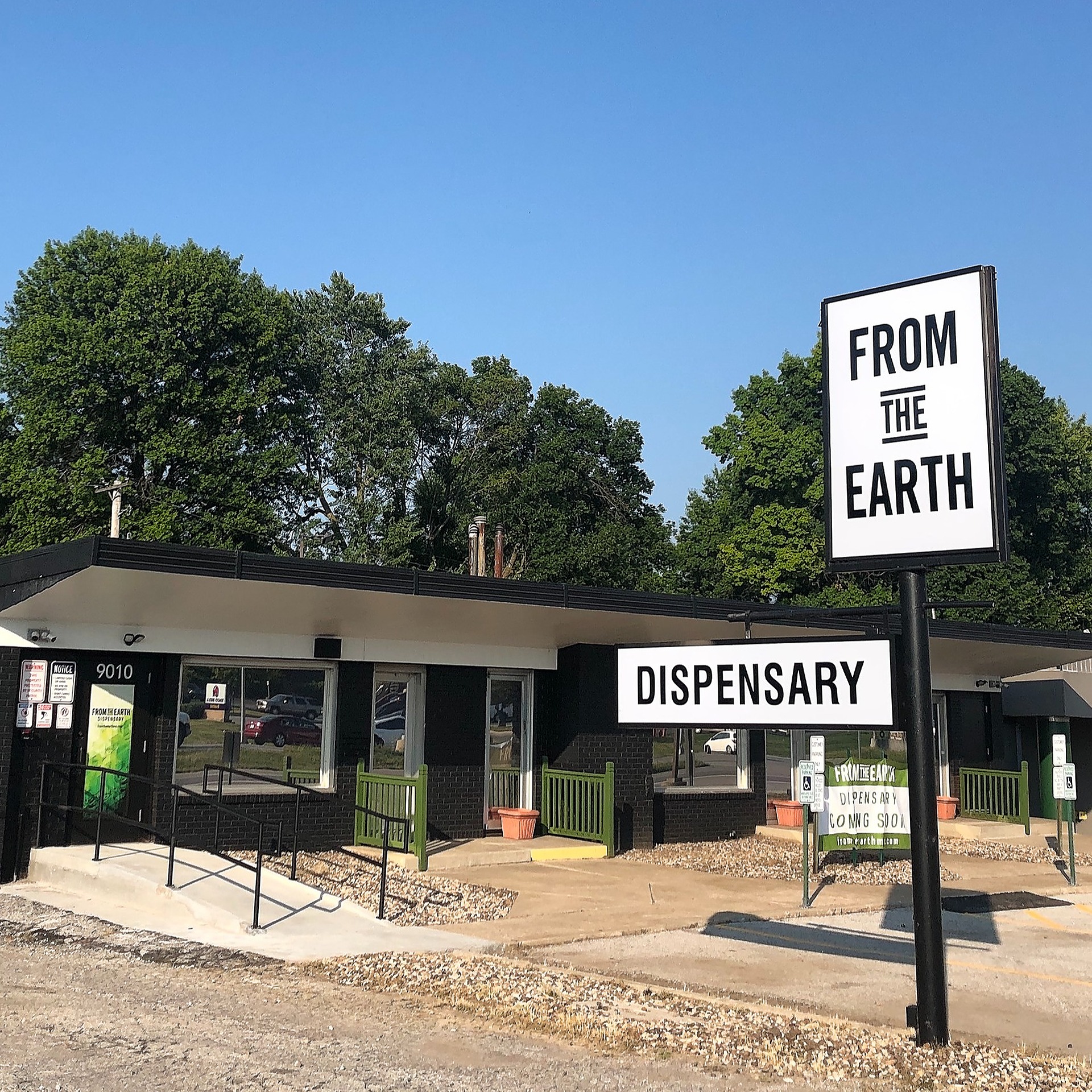 Down To Earth Dispensary 96 - q4wvoui